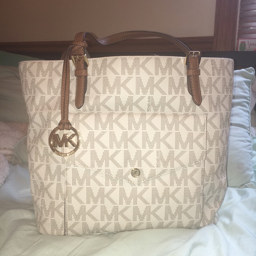 Michael Kors Jet Set Monogram Snap Pocket Tote
